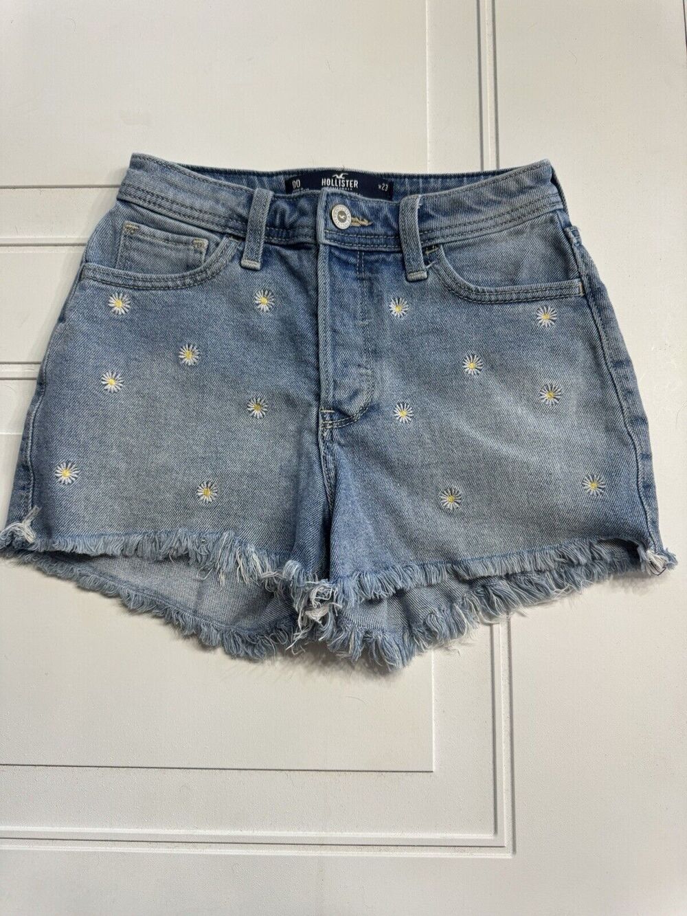 Hollister Size 00 W23 High Rise Mom 3” Daisy Embroidered Cutoff Shorts Denim